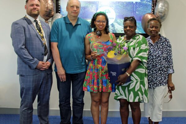Hannah Gladwin (centre) with her family and Mayor of Milton Keynes James Lancaster