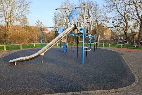 New play frame at Cressey Avenue play park